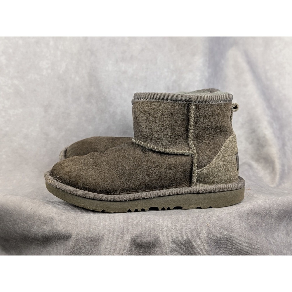 UGG Kids Classic‎ Mini II Charcoal Grey Suede Boots 1017715K Size 13 Kids